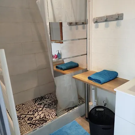 Dans Charmante Petite Apartment