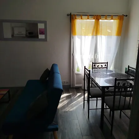 Appartement Dans Charmante Petite