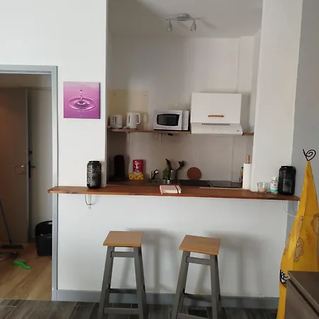 Dans Charmante Petite *