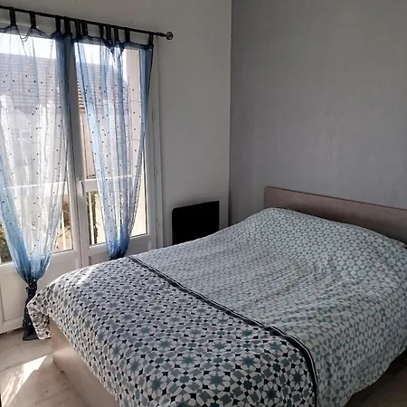 Dans Charmante Petite Apartment