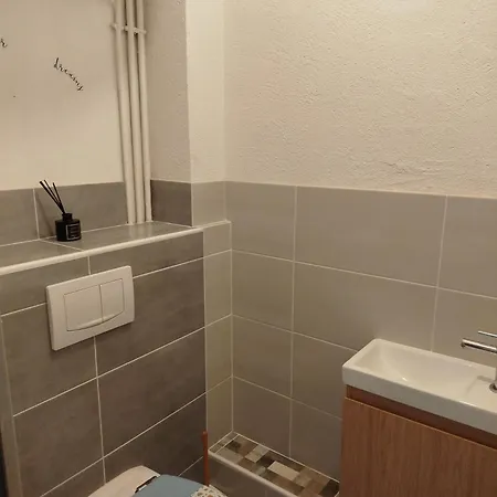 Dans Charmante Petite Apartment *